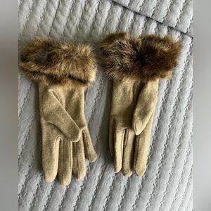 Elegant Tan Fur-Trimmed Gloves